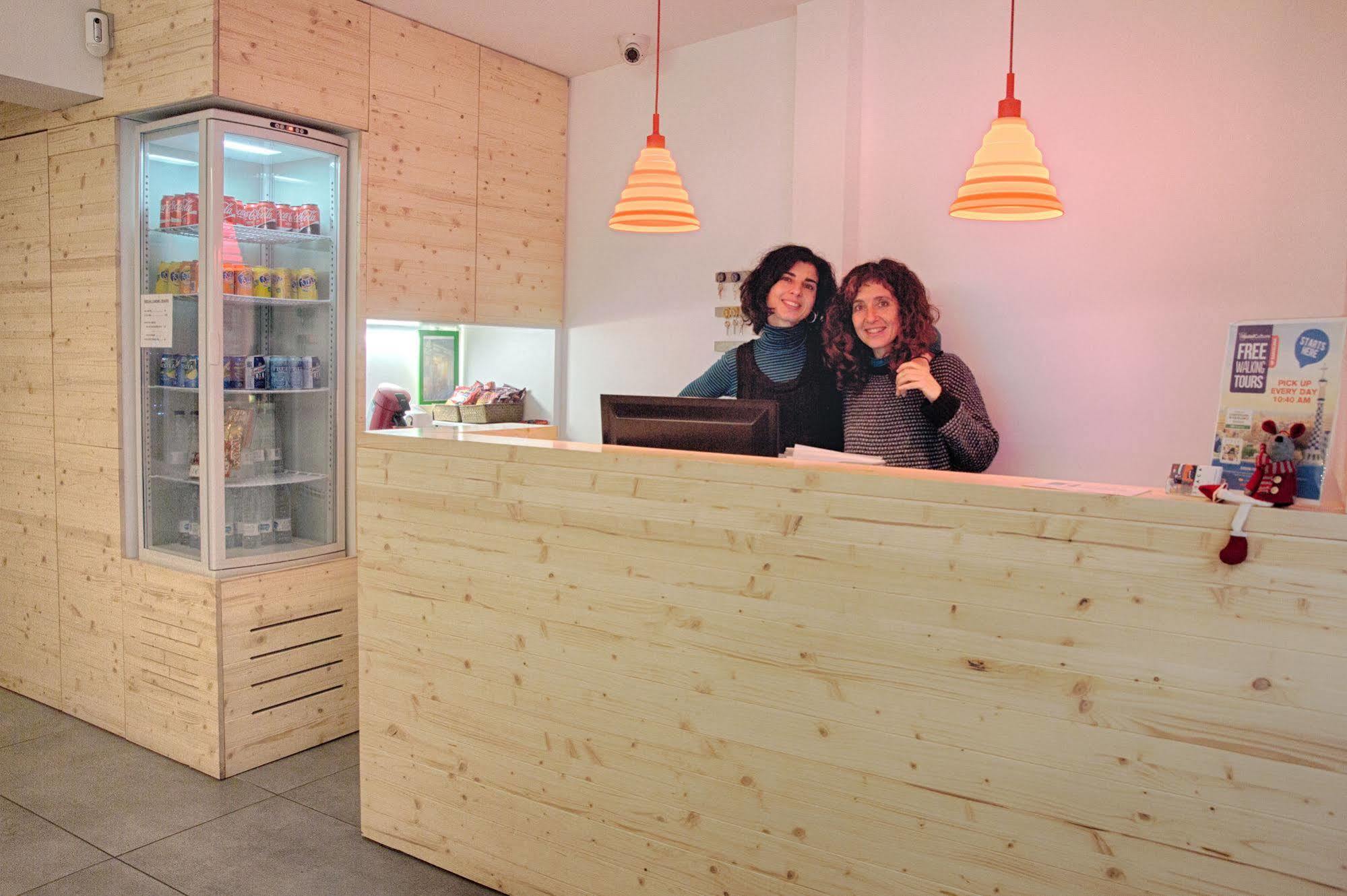 Itaca Hostel Barcelona Bagian luar foto